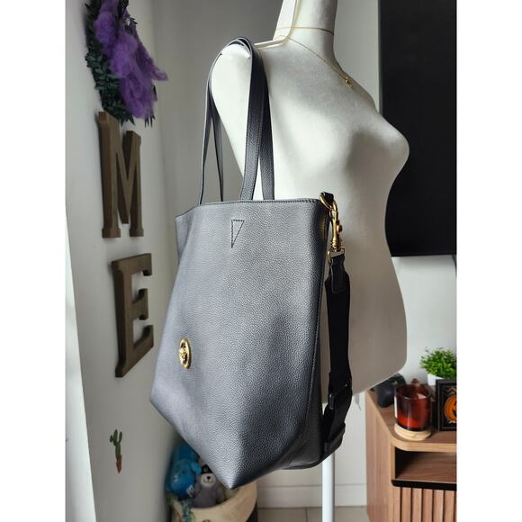 SOLD Versace Greca Black La Medusa Leather Tote Bag with Matching Pouch - Picture 4 of 15